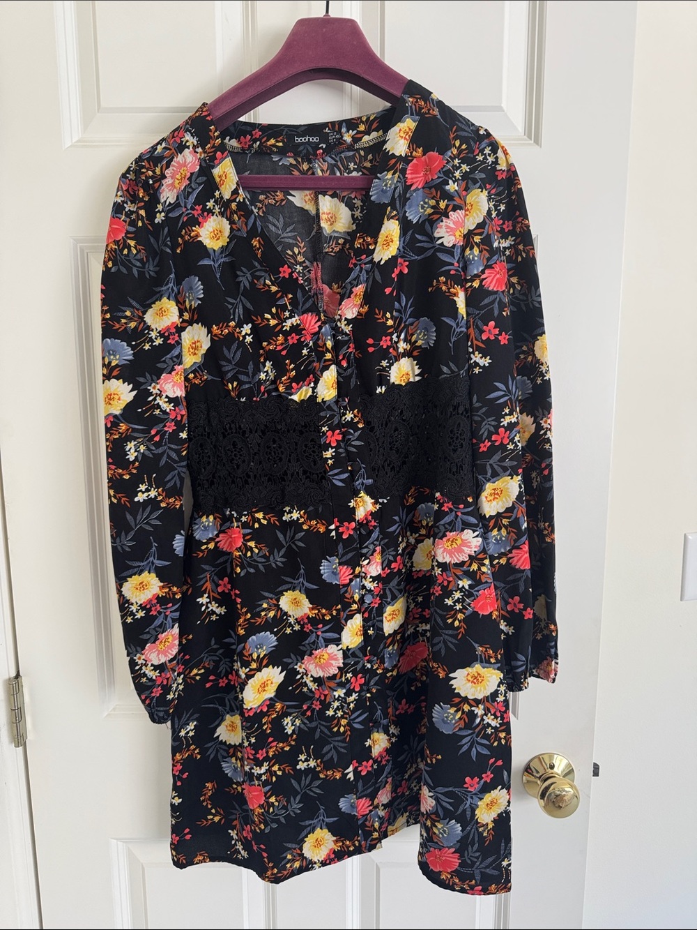 Boohoo Black Floral Long-Sleeve V-Neck Dress with Lace Waist